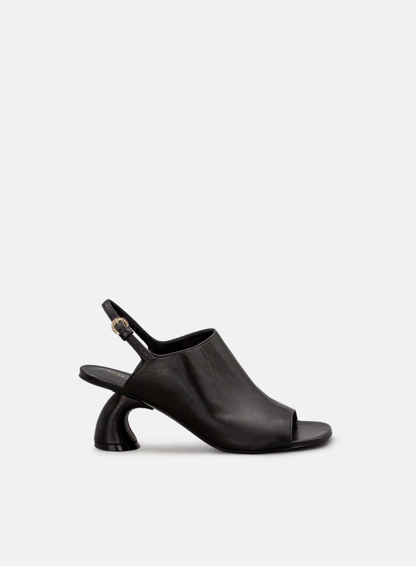 TROCKNET VAN NOTEN SANDALEN